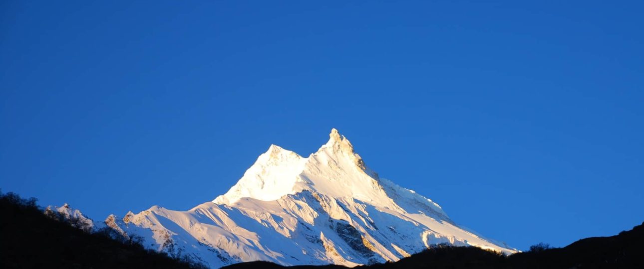 manaslu circuit trek clear view