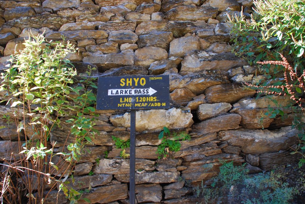 way to manaslu trek